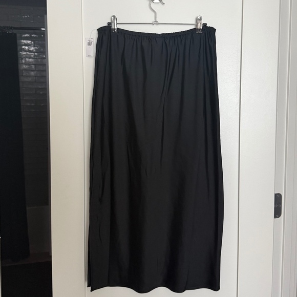 Old Navy High-Waisted Satin Midi Skirt in Black Jack - Picture 4 of 4
